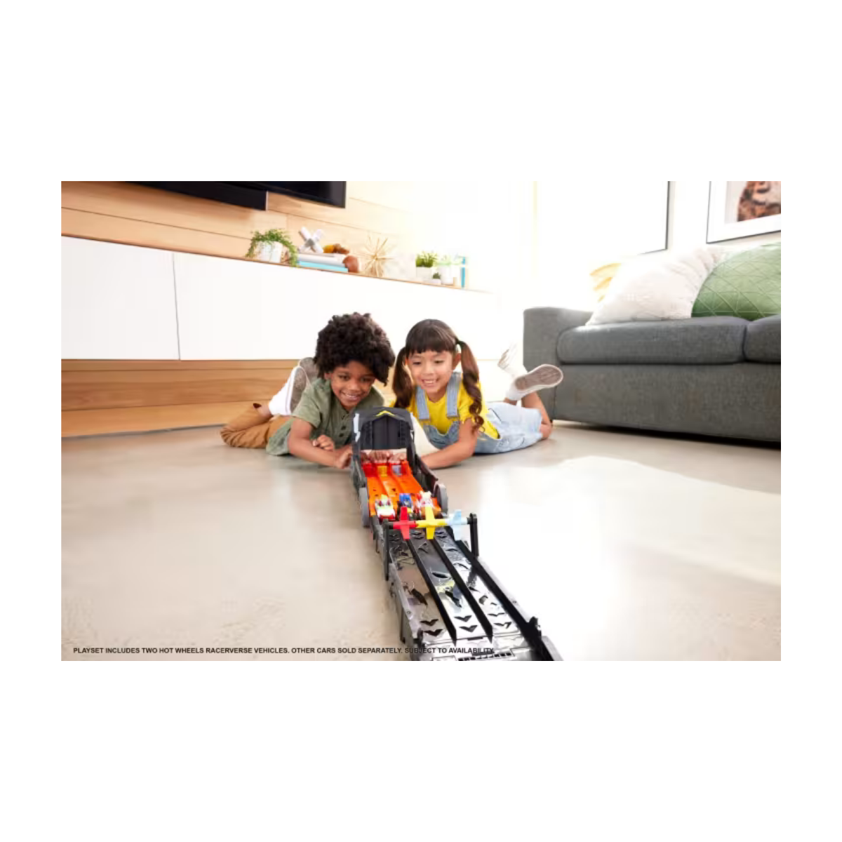 Hot Wheels Racerverse Pista de escape de Batman con coches Batman y Joker Mattel